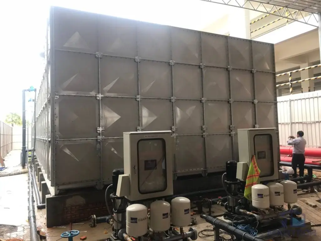 Large-capacity FRP water tank installation for the National Bank of Cambodia – completed tank connected to pumps and pipework