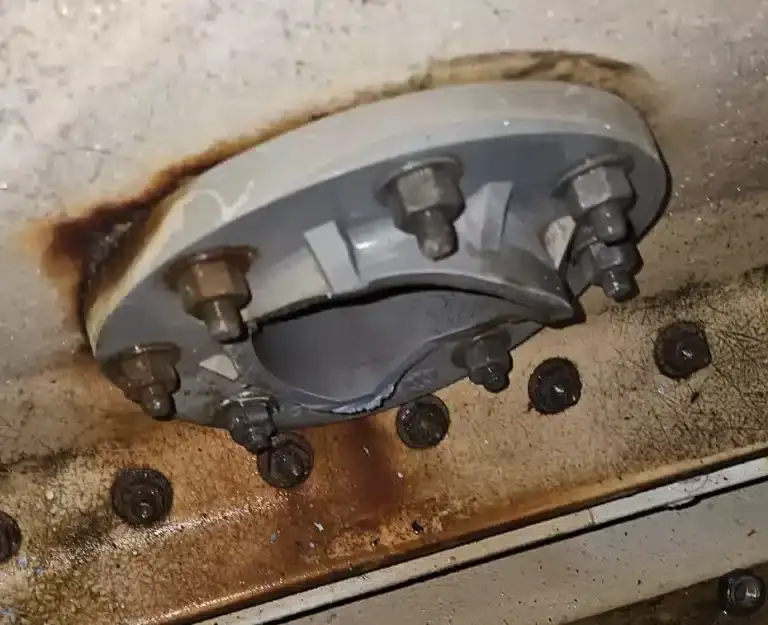 Broken flange - FRP Water Tank Repair at Quartz Industrial