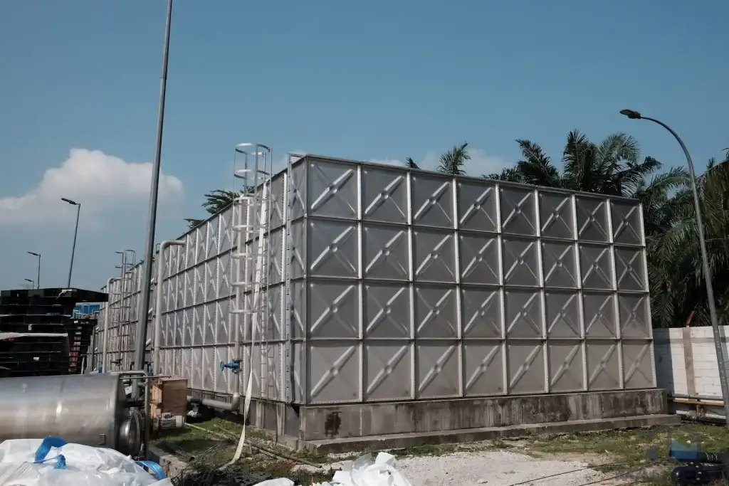Stainless steel tanks 20–30 years - How Long Do FRP and Stainless Steel Water Tanks Last Body
